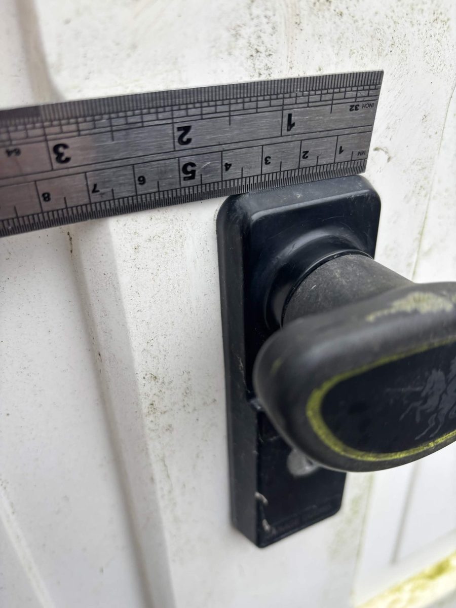 Garage lock change by Keywise locksmith Southampton