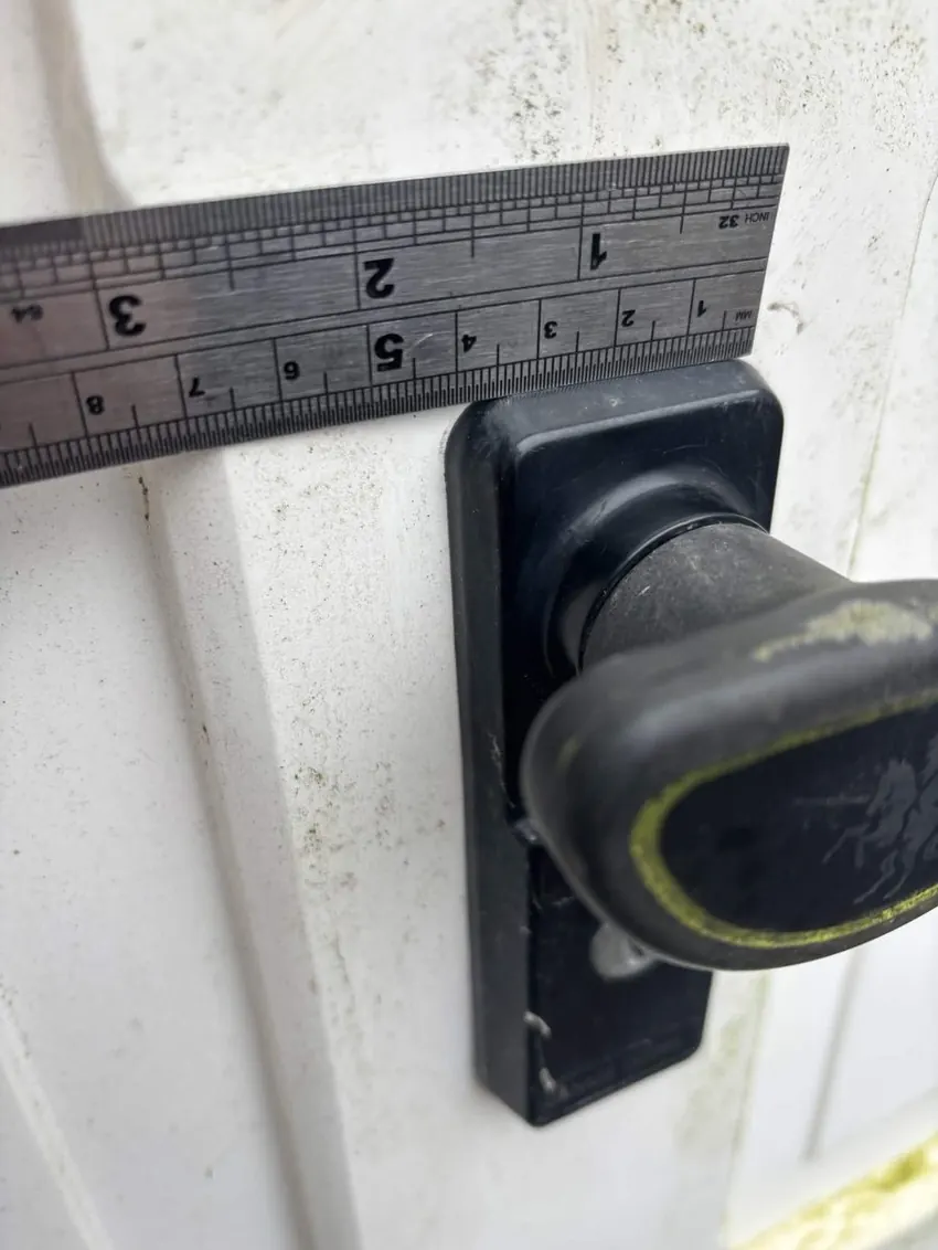 Garage lock change by Keywise locksmith Southampton