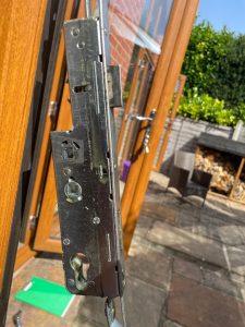 A local Totton and Marchwood locksmith on job