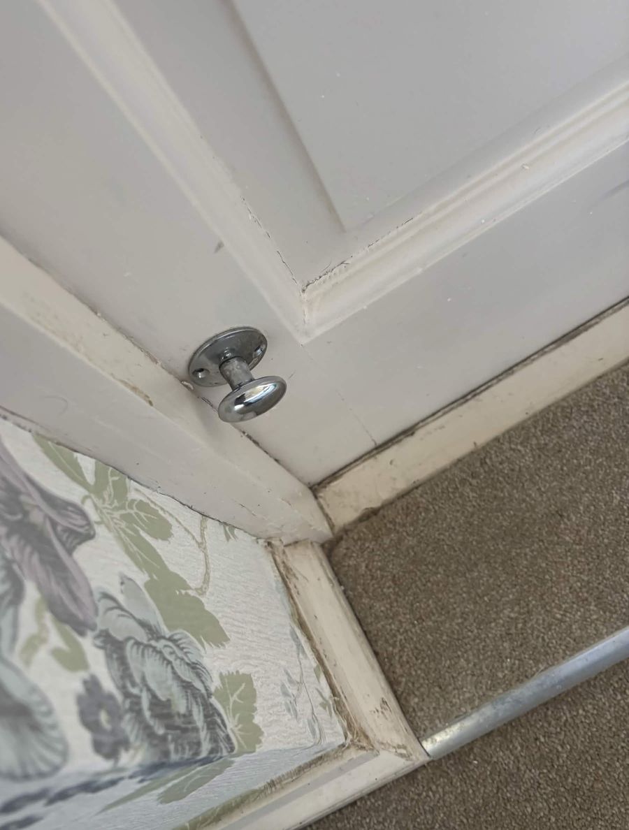 Turn knob that works the shoot bolts at the bottom of a timber door